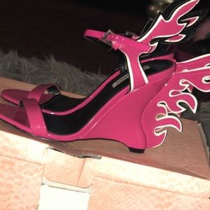 Pink flame heels! 💓🔥